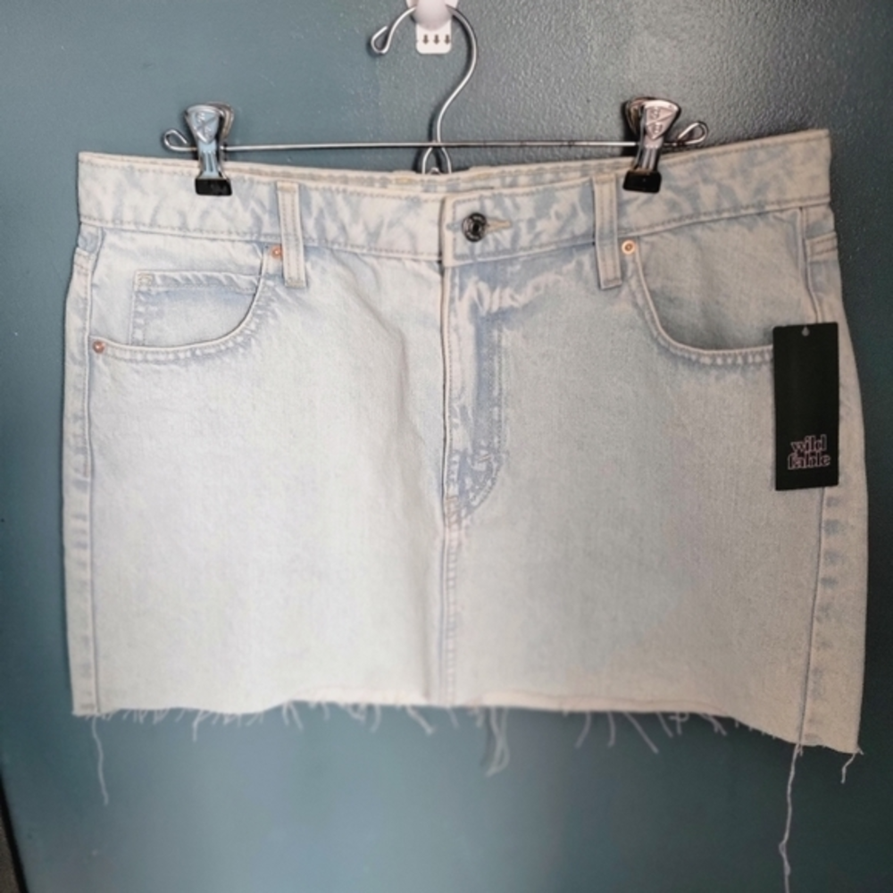 Wild Fable NWT distressed jean mini skirt size 12 or 2 light wash